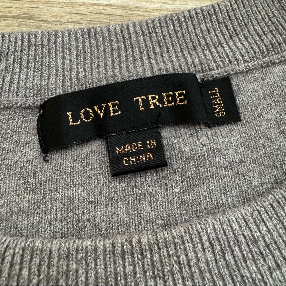 Love Tree Ruffle Sweater Size Small - Picture 4 of 13